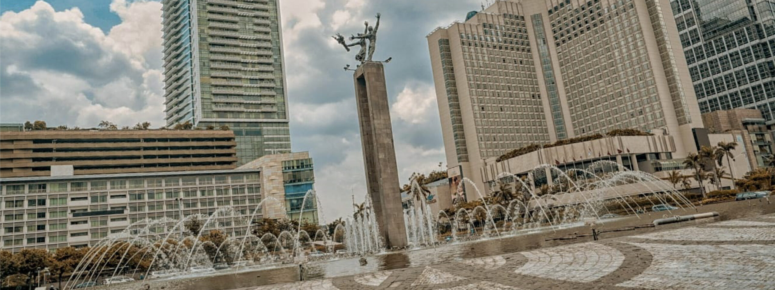 Melihat Lebih Dekat: Bundaran HI & Monumen Selamat Datang Sebagai Landmark Indonesia